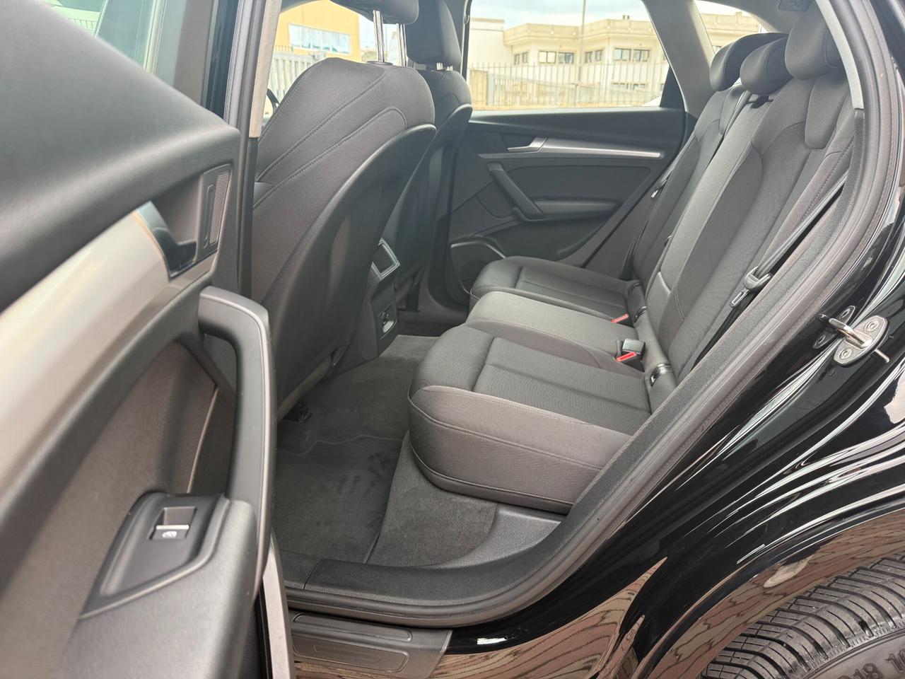 Audi Q5 2.0 40 TDI quattro S tronic Business Sport