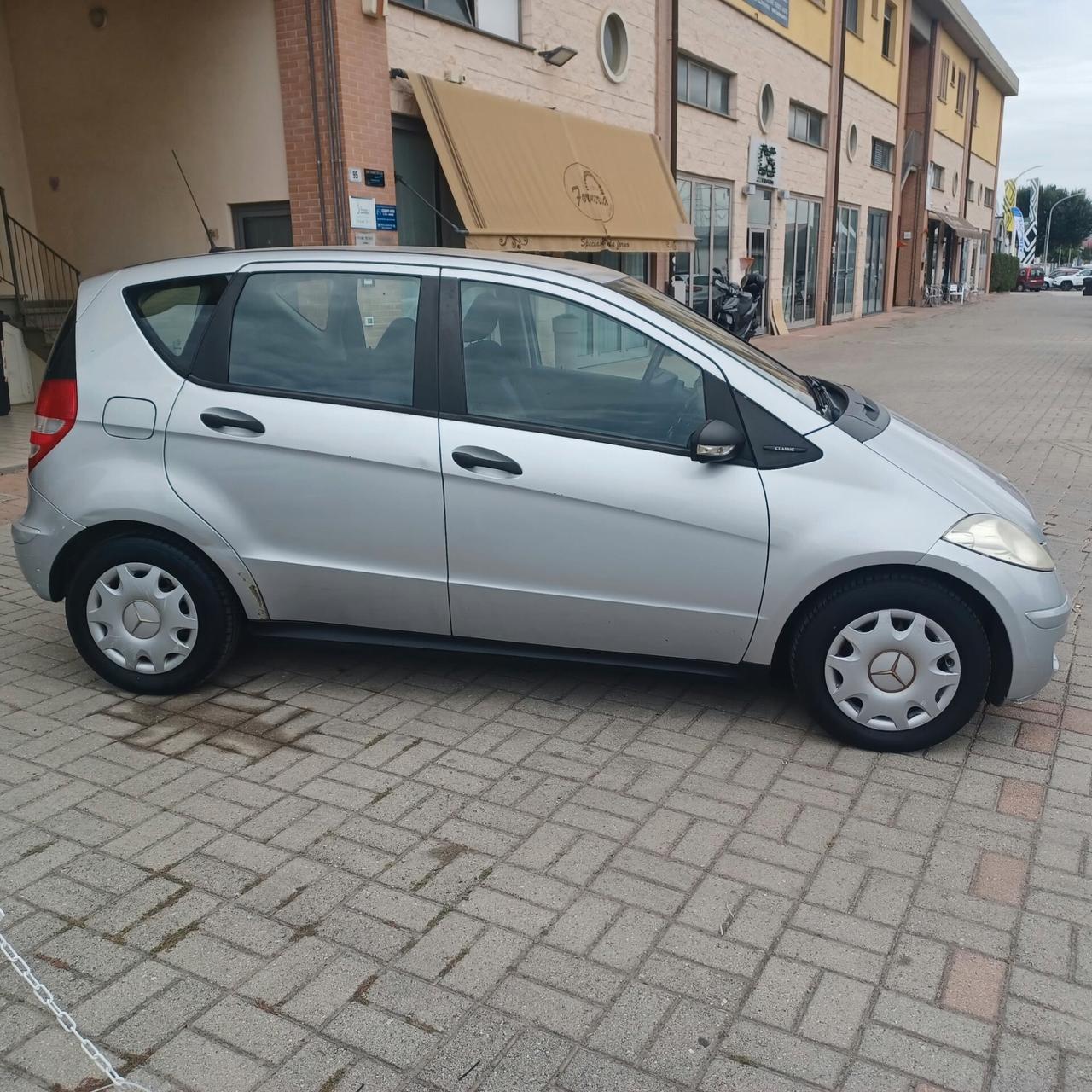 142.998KM CLASSE A 150 BUONE CONDIZIONI NEOPATENTATI