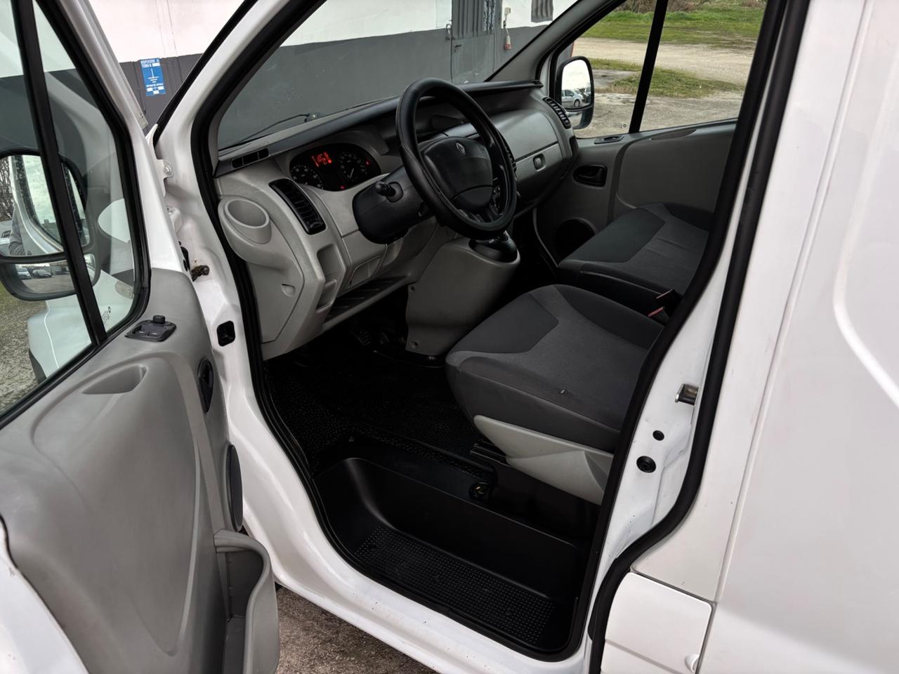 Renault Trafic 2.0 dci.Cambio automatico. Garanzia