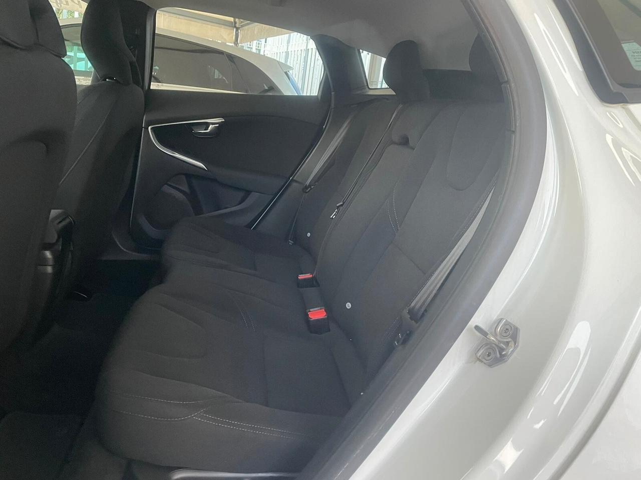 Volvo V40 D2 R-design Momentum