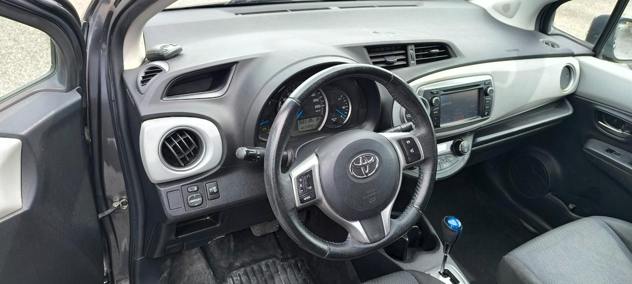 Toyota Yaris 1.5 Hybrid 5 porte Lounge CAMERA NAVI BI-ZONA