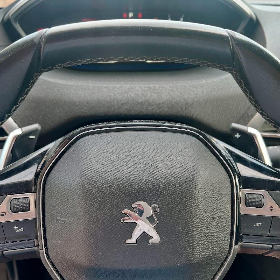 Peugeot 3008 BlueHDi 130cv **FULL**