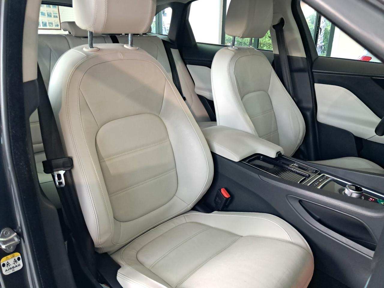 Jaguar F-Pace 2.0 D 180 CV AWD Prestige