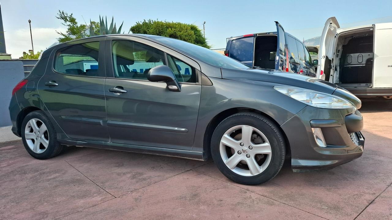 Peugeot 308 1.6 HDi 110CV 5p. 2-Tronic Premium-Automatica-Gancio Traino