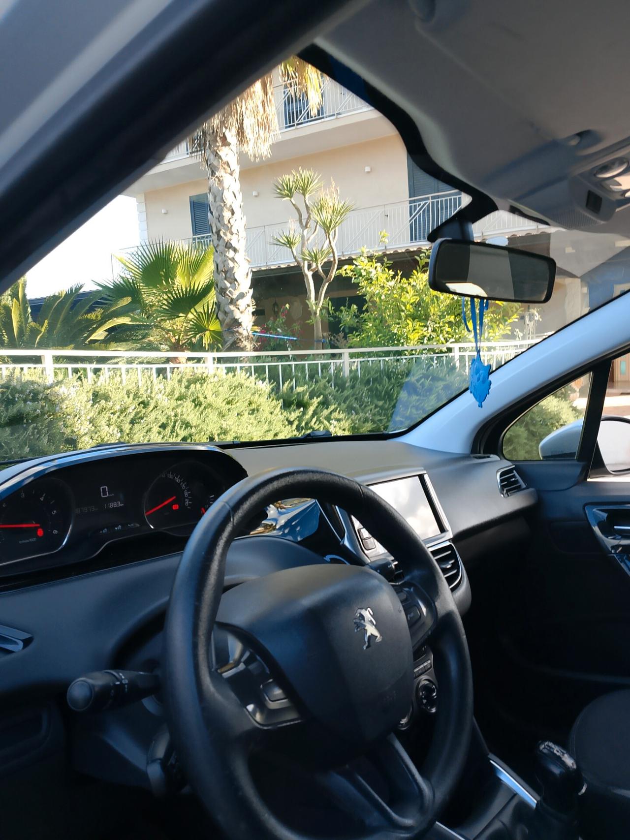 Peugeot 208 1.4 HDi 68 CV 5 porte Allure