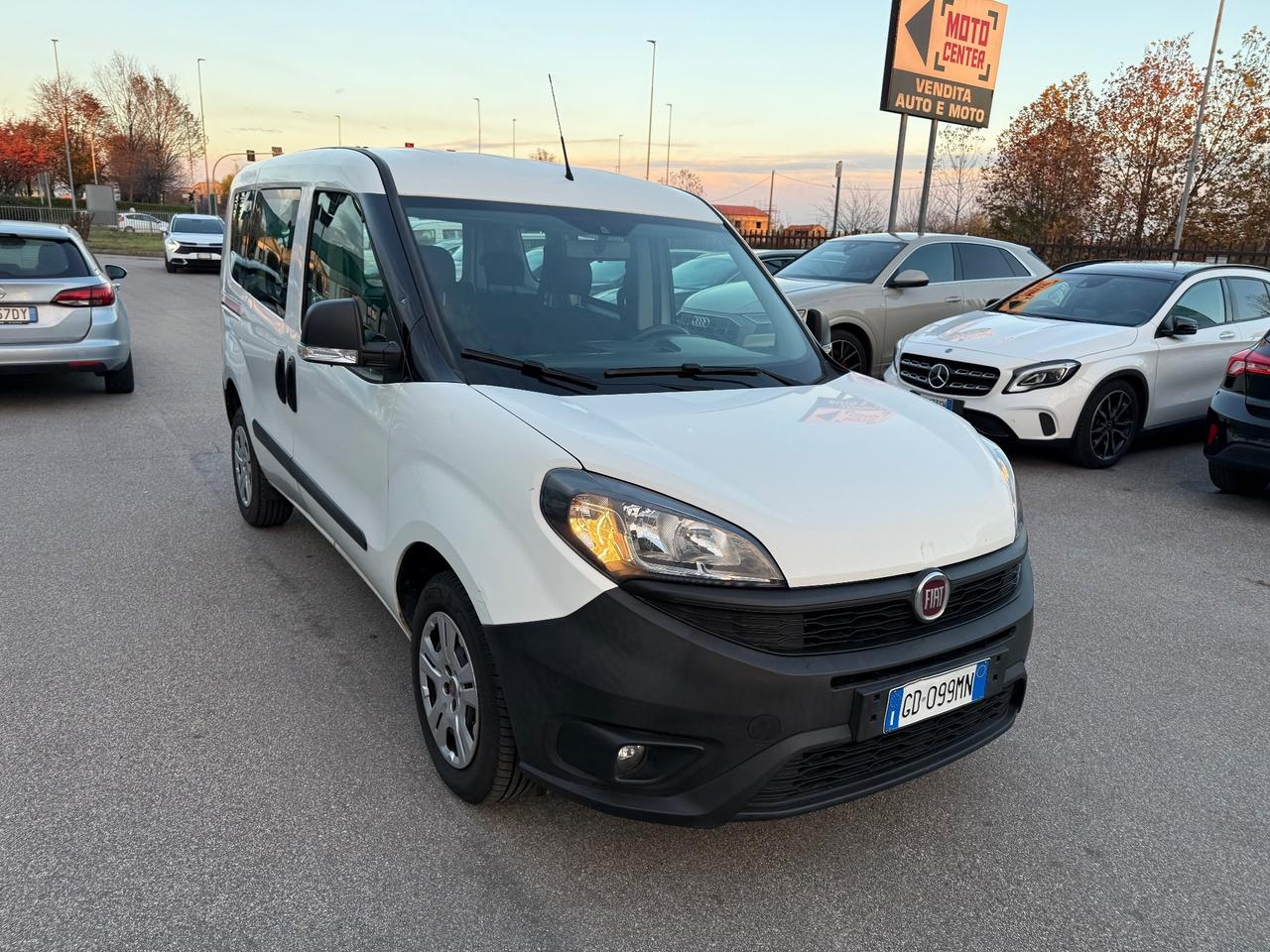 Fiat Doblo Combi N1 Autocarro 5 POSTI
