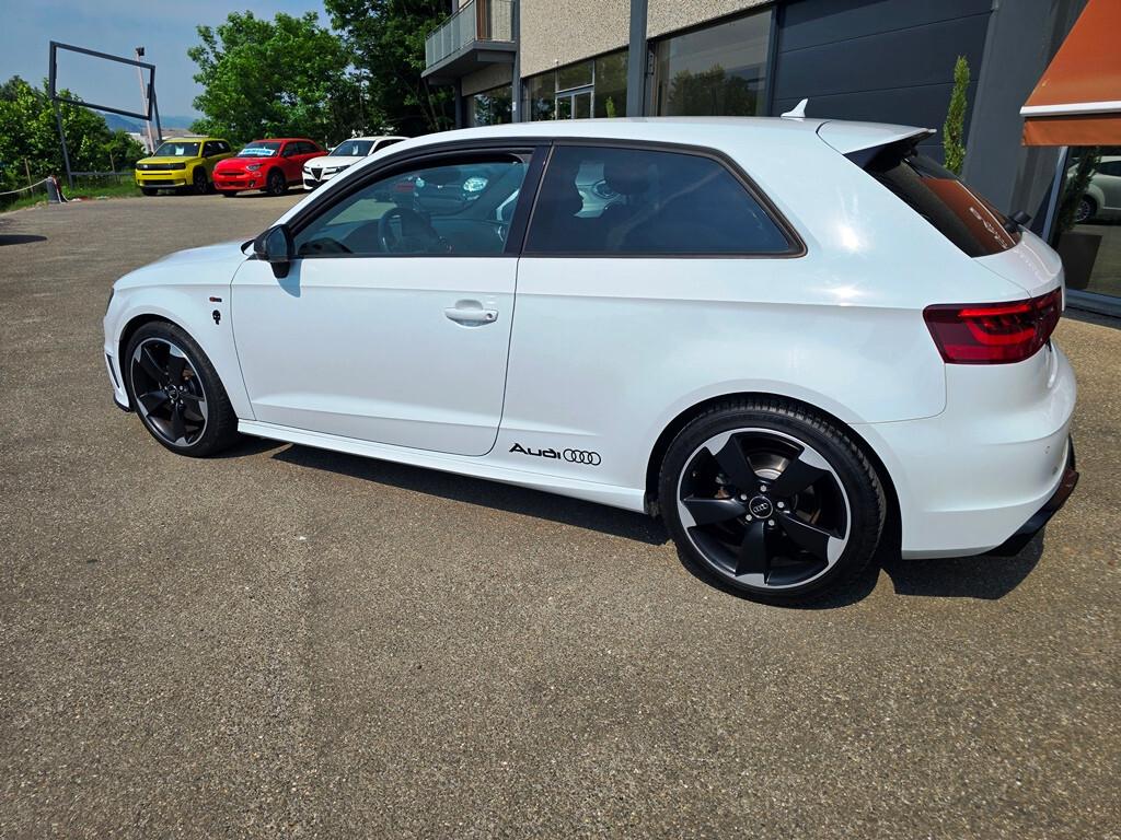 Audi A3 1.8 TFSI 180CV S LINE ESTETICA S3