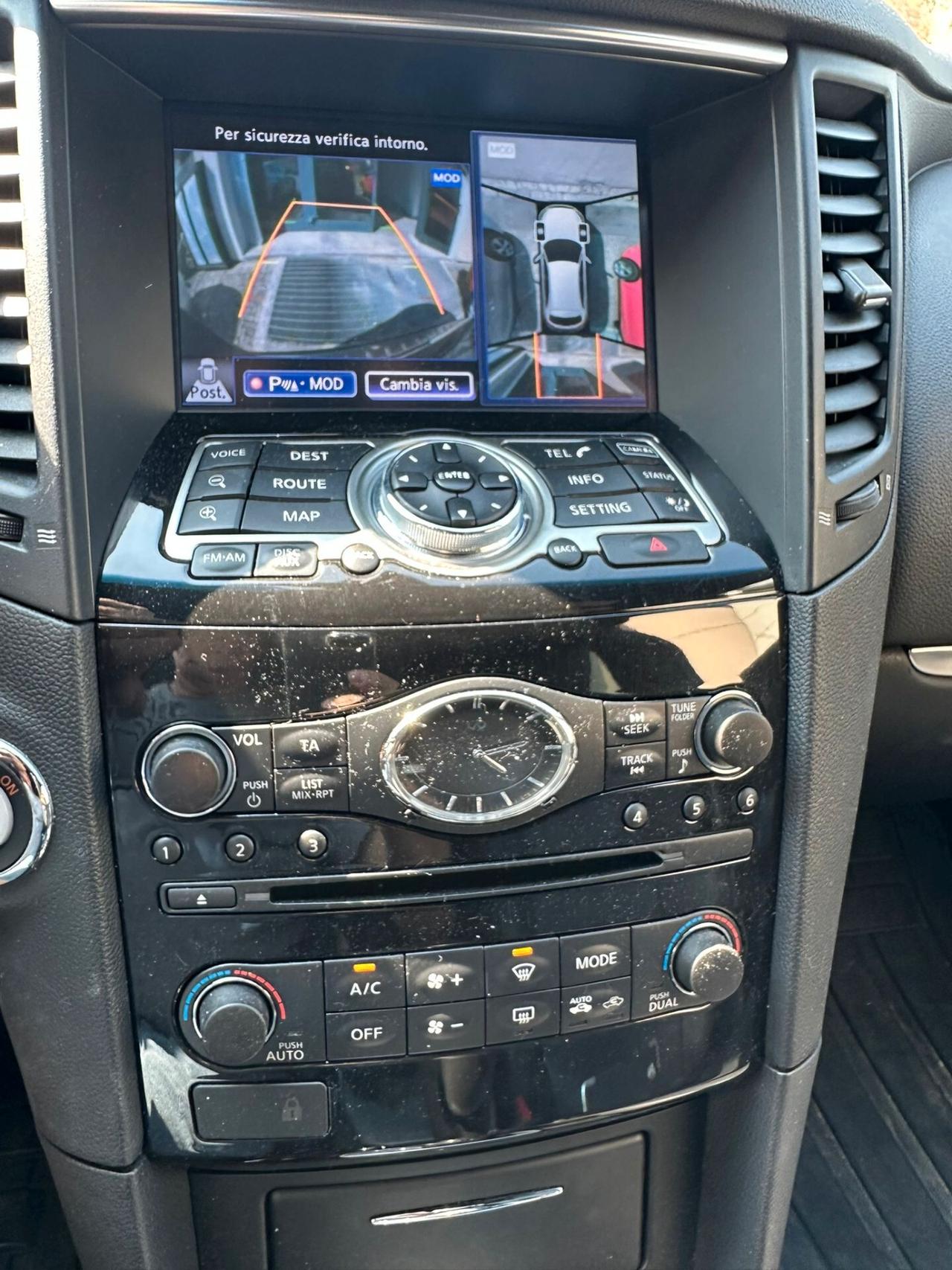 Infiniti QX70 3.0 diesel V6 AT GT Premium