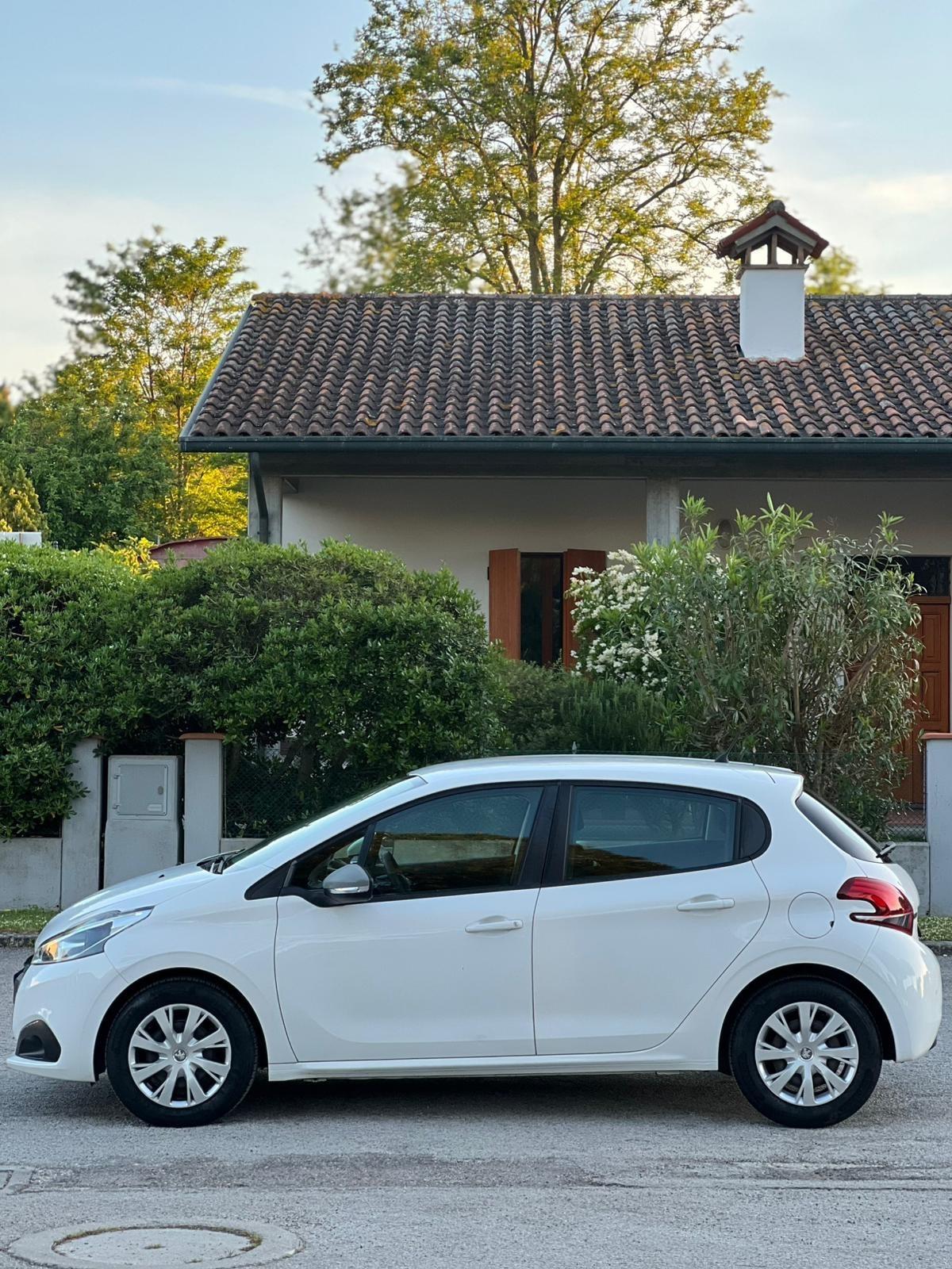 Peugeot 208 BlueHDi 75 5 porte Allure