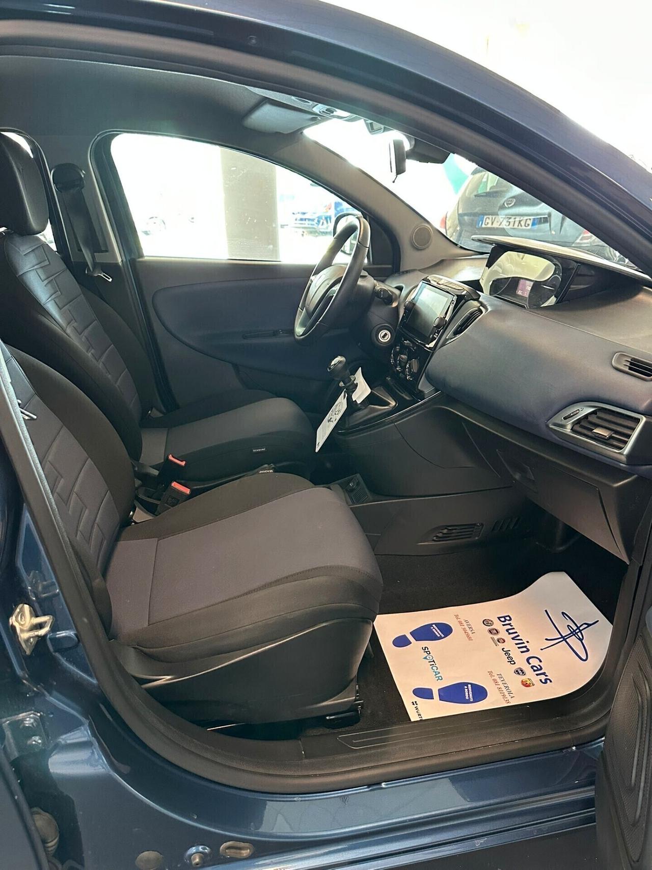 Lancia Ypsilon 1.0 Hybrid Platino 2024 FULL OPTIONAL