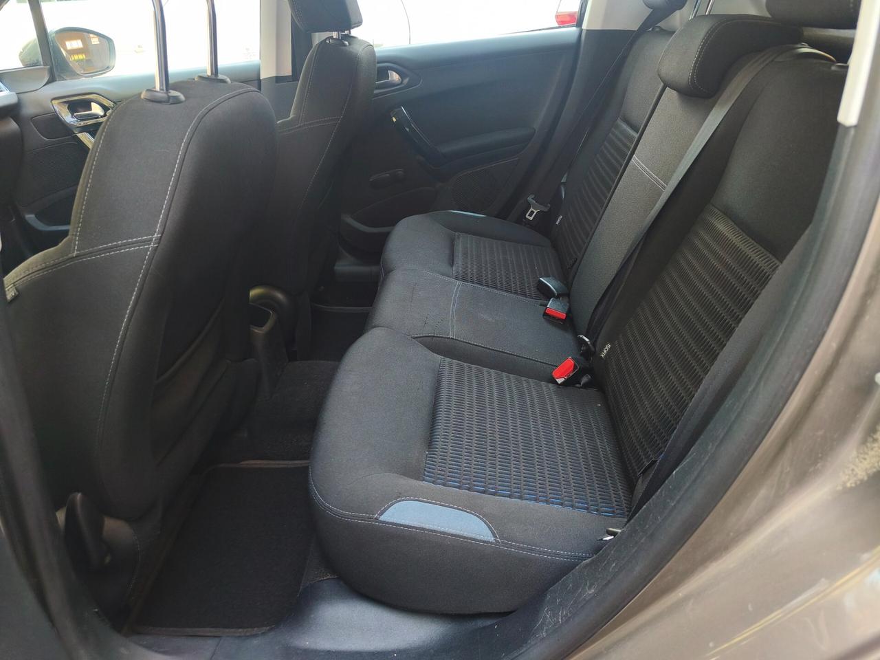 Peugeot 208 1.6 e-HDi 115 CV Stop&Start 5 porte Allure