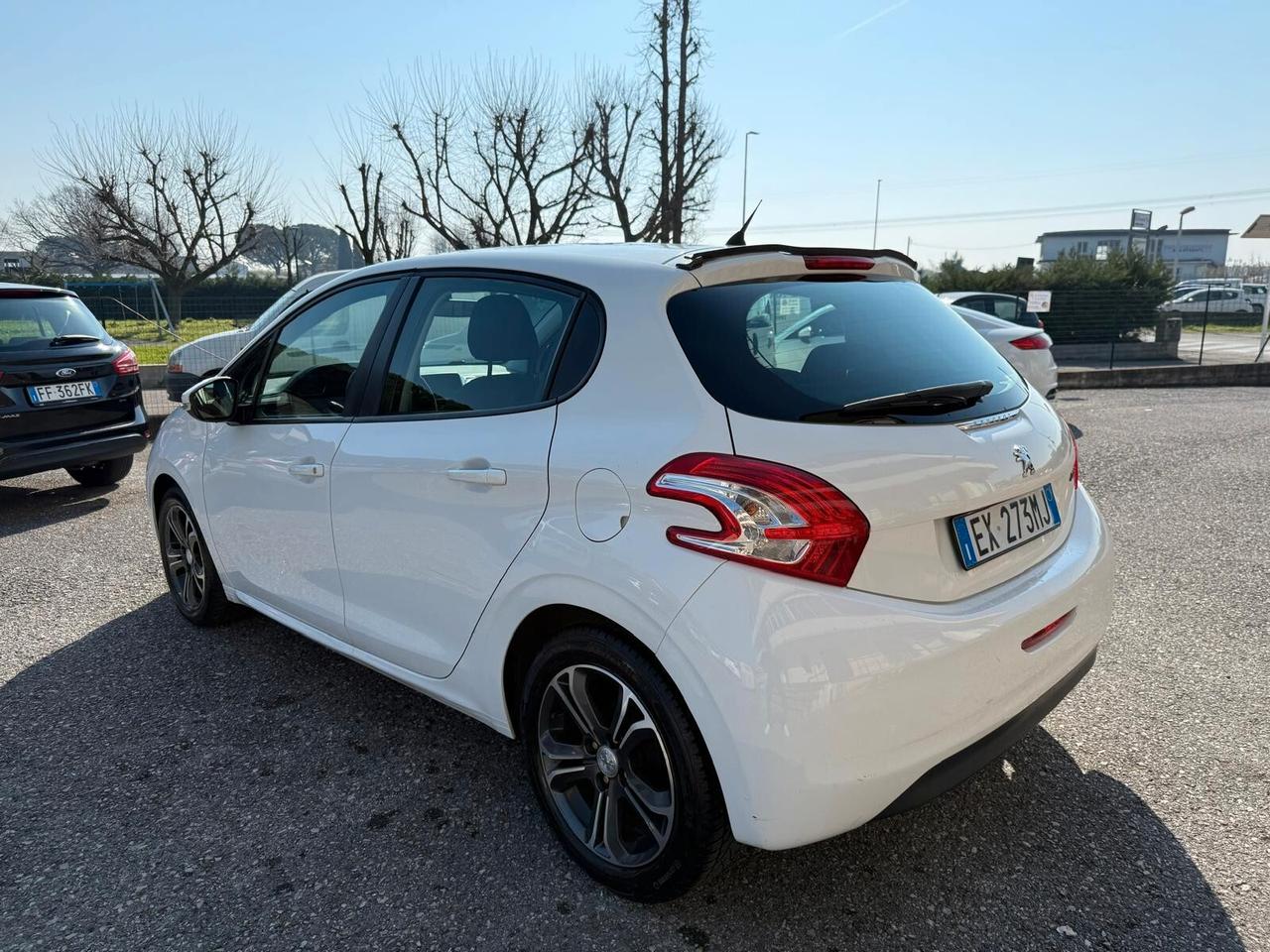 Peugeot 208 1.4 HDi 68 CV 5 porte Allure