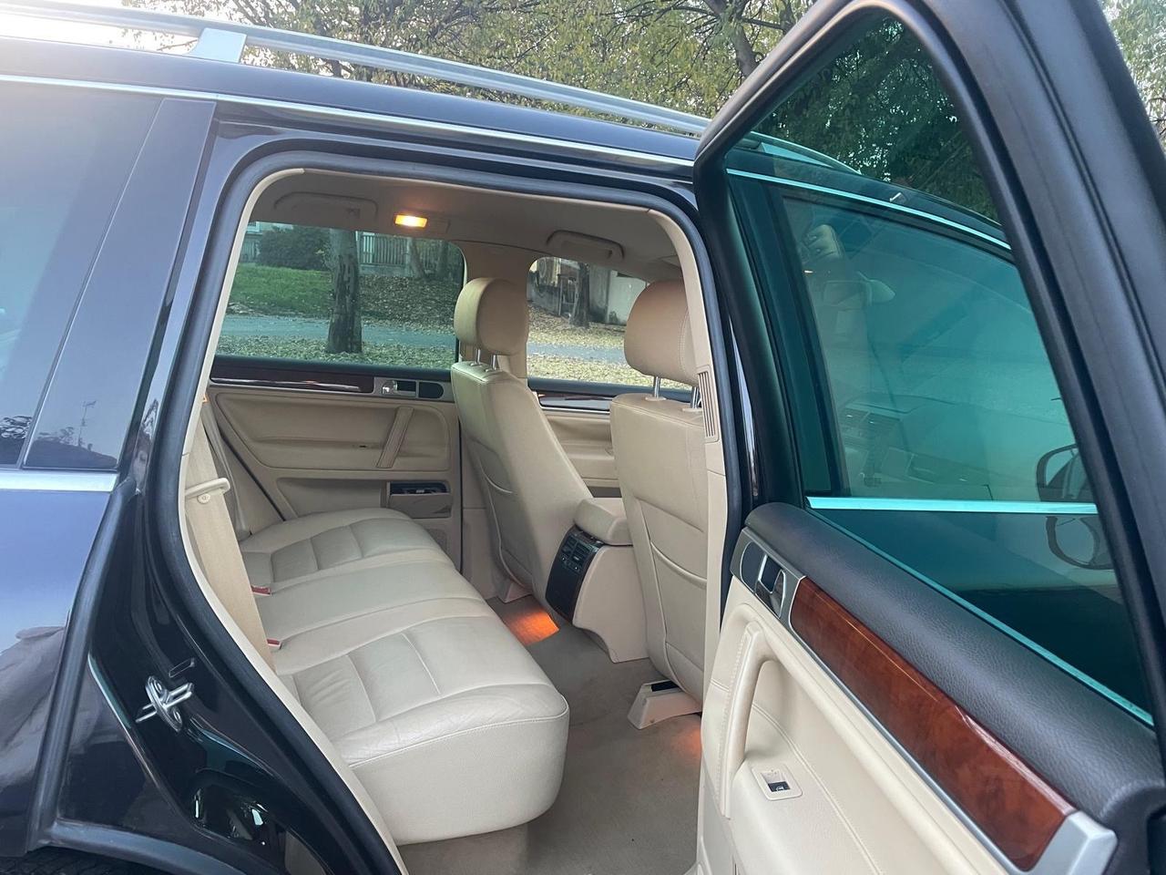 Volkswagen Touareg 3.0/240CV V6 TDI DPF tip. Exclusive