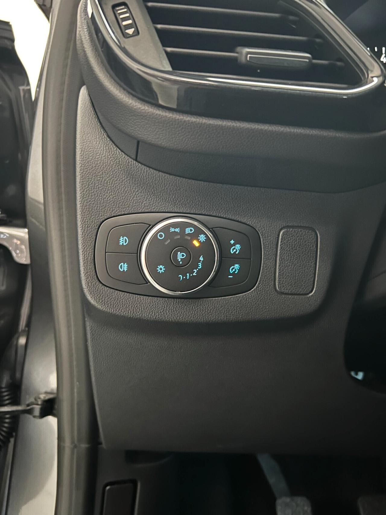 FORD PUMA EcoBoost Hybrid Titanium Design Sport