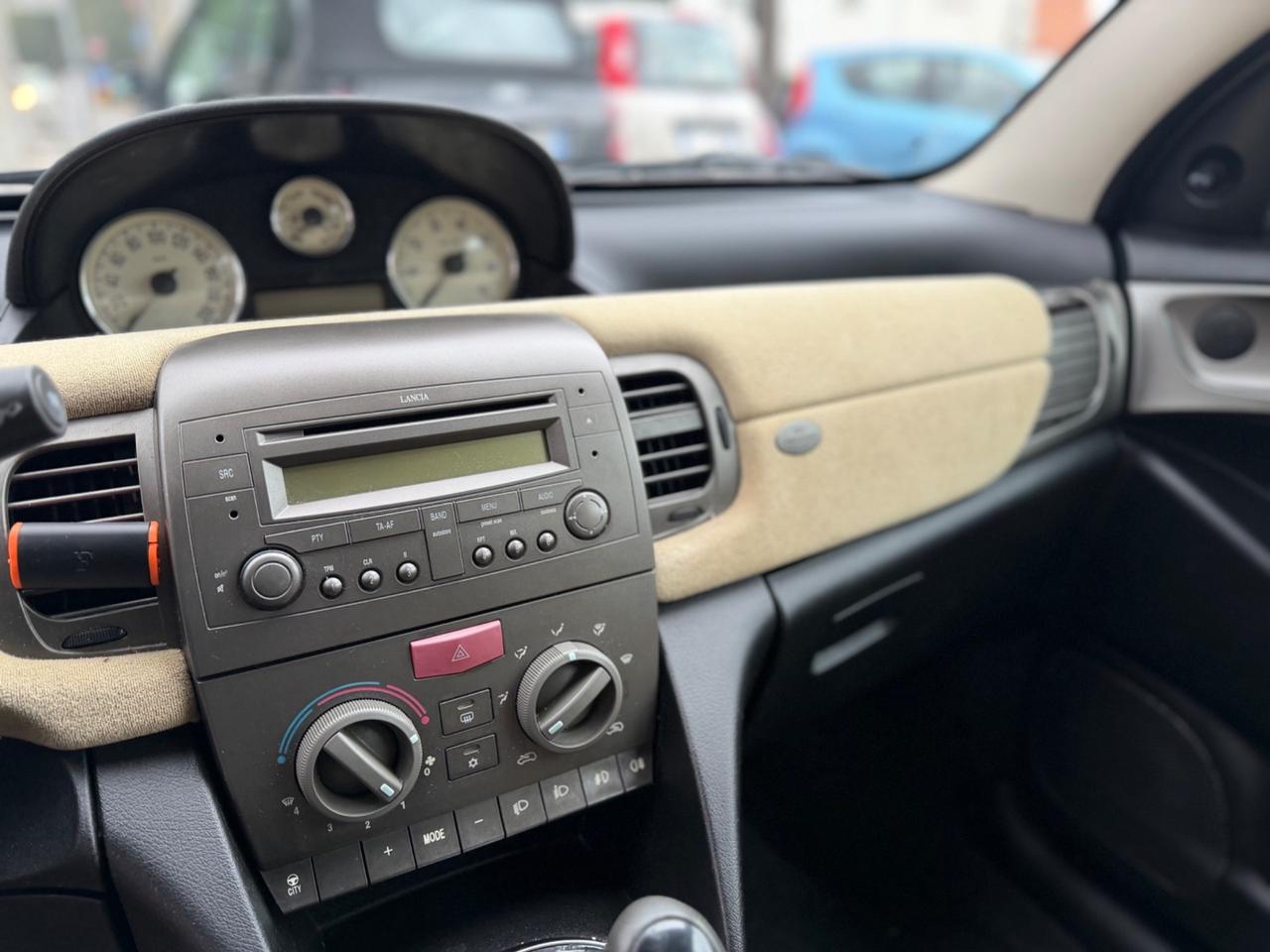 Lancia Ypsilon 1.2 16V Argento