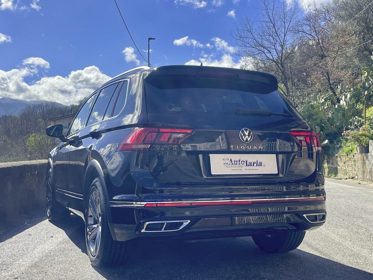 Volkswagen Tiguan 2.0 TDI 150 CV SCR DSG R-Line Fari IQ.LIGHT LED MATRIX--Digital Cockpit Pro 10,25", Navi