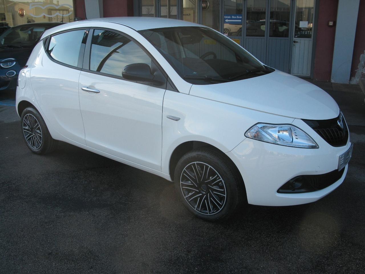 Lancia Ypsilon 1.0 FireFly 5 porte S&S Hybrid Oro