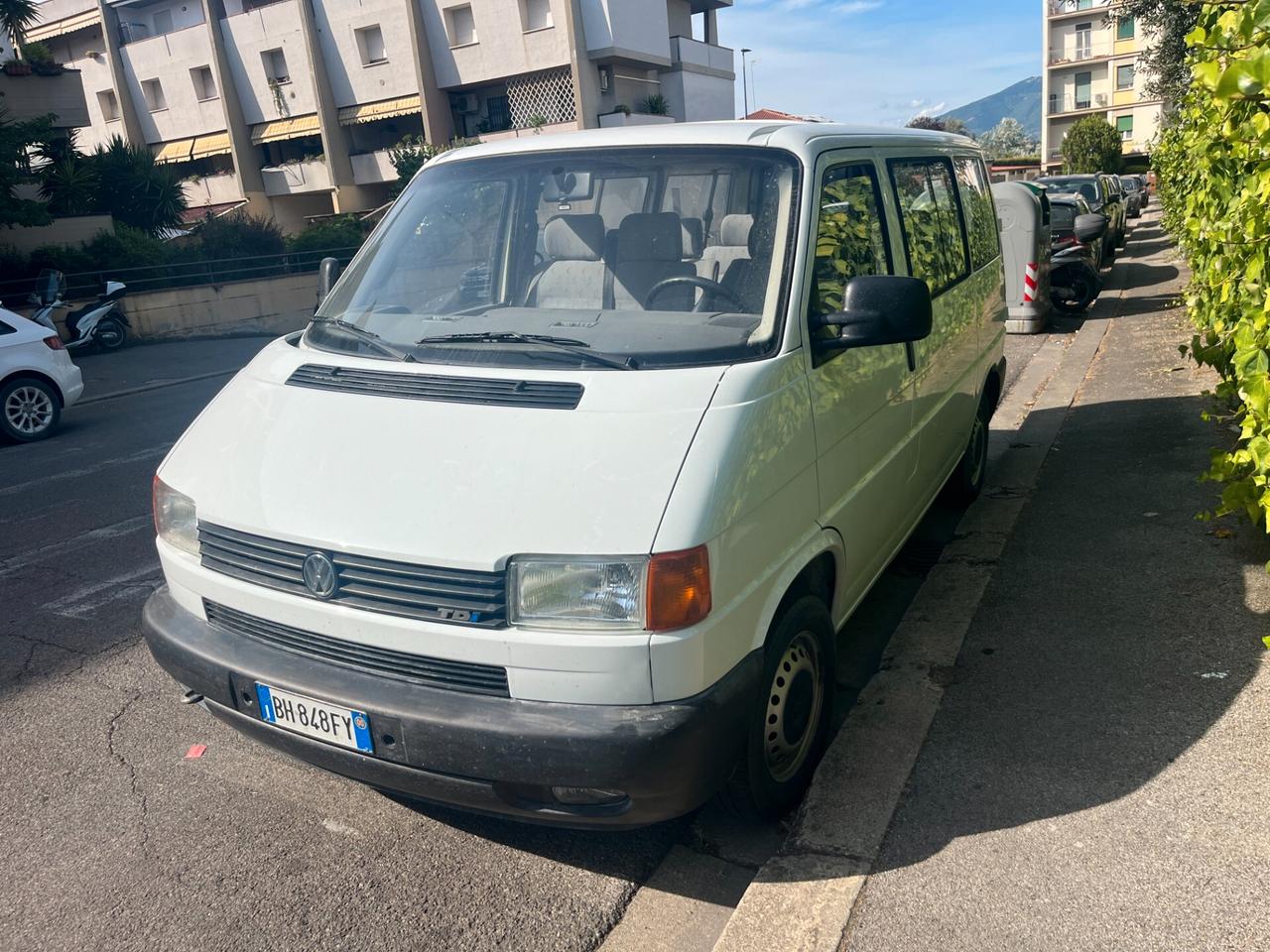 Volkswagen Transporter 2.5 TDI/88CV 9 posti autovettura