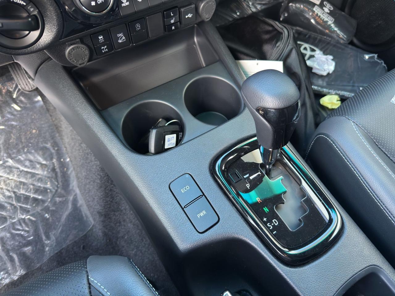 Toyota Hilux 2.4 d-4d double cab Invincible auto