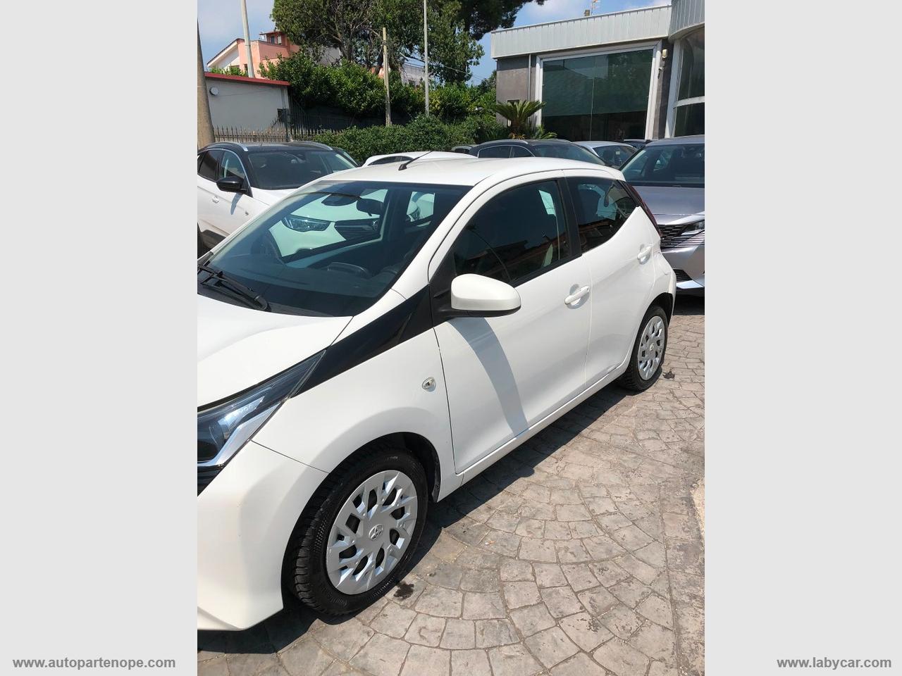 TOYOTA Aygo Connect 1.0 VVT-i 72 CV 5p. x-play