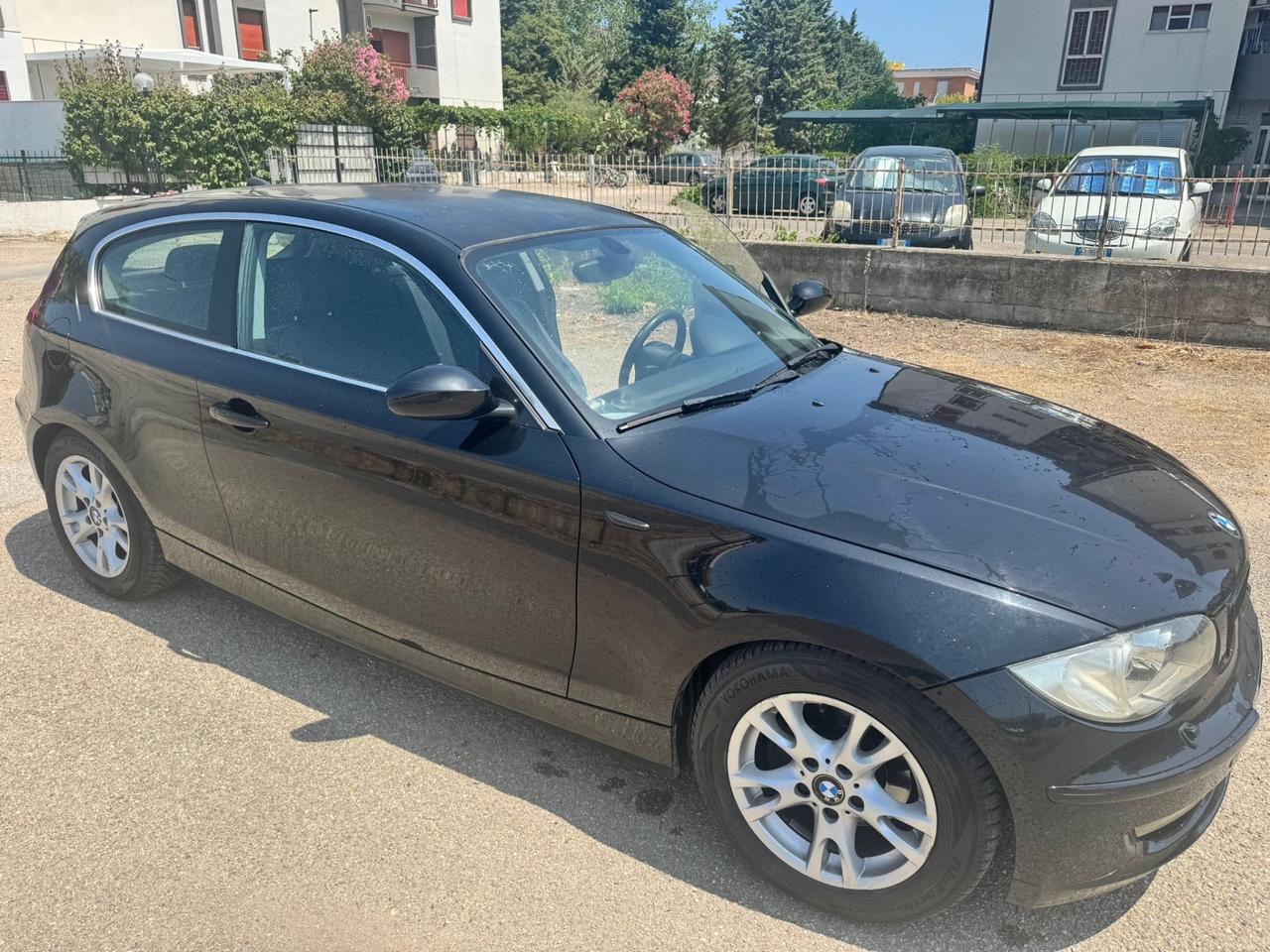 Bmw serie 1 RESTYLING 118 D 2009