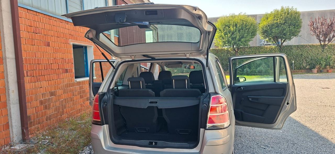 MONOVOLUME 7 POSTI 1.6 CON DOPPIA ALIMENTAZIONE