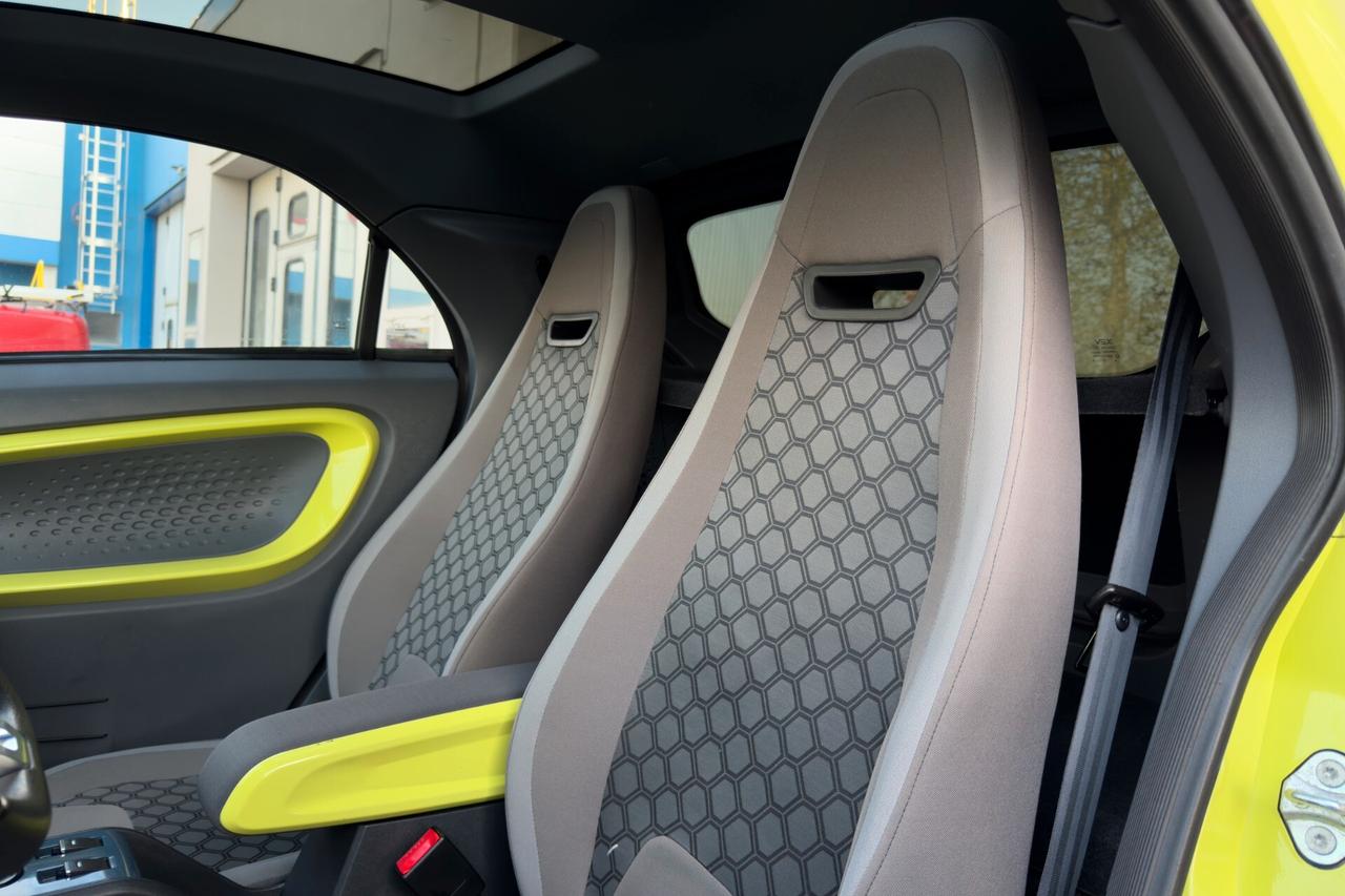 Xev Yoyo AUTO IN ARRIVO