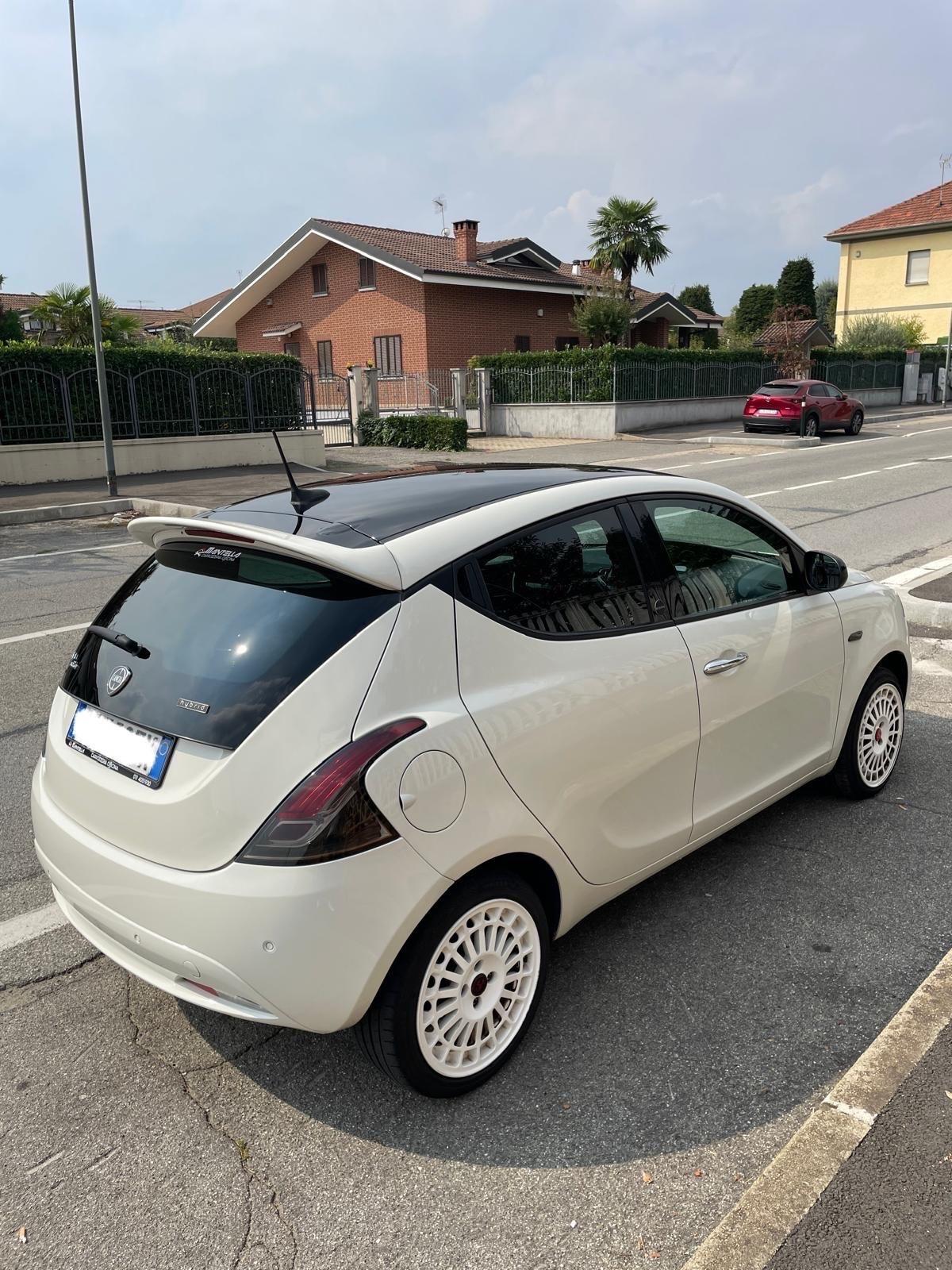 Lancia Ypsilon 1.0 FireFly 5 porte S&S Hybrid Ecochic Gold