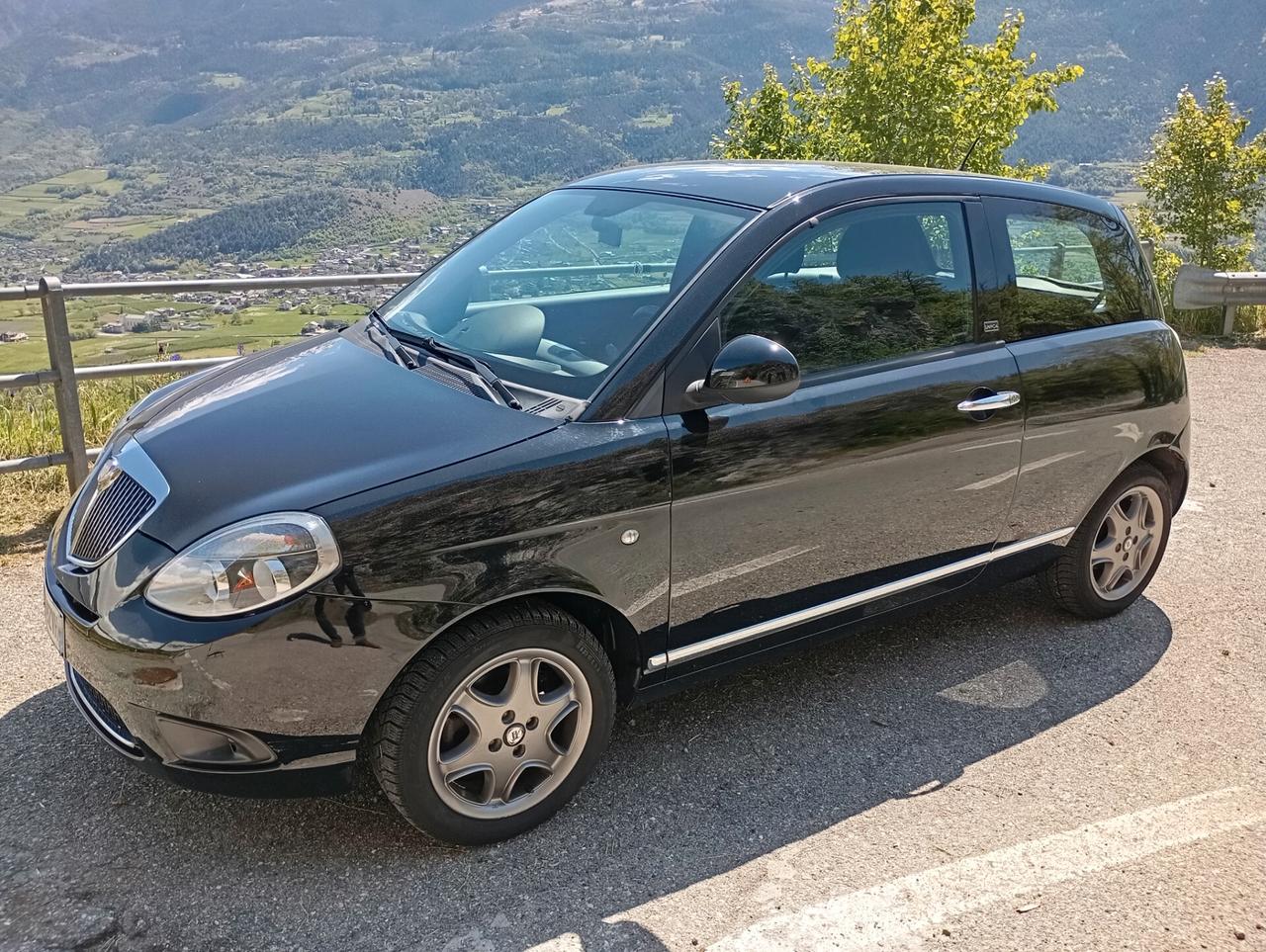 Lancia Ypsilon 1.2 69 CV Unyca