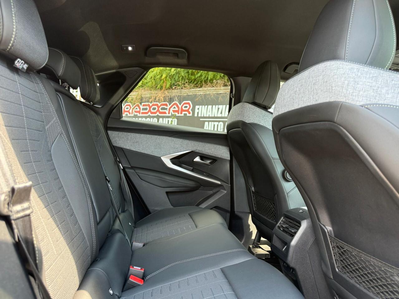 Peugeot 3008 2025 Hybrid 145 e-DCS6 GT 26000KM