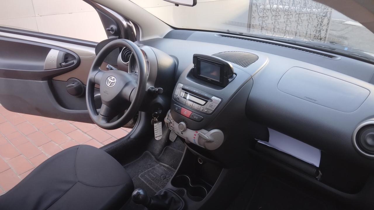 Toyota Aygo 1.0 VVT-i 69 CV 3 porte x-clusiv MMT