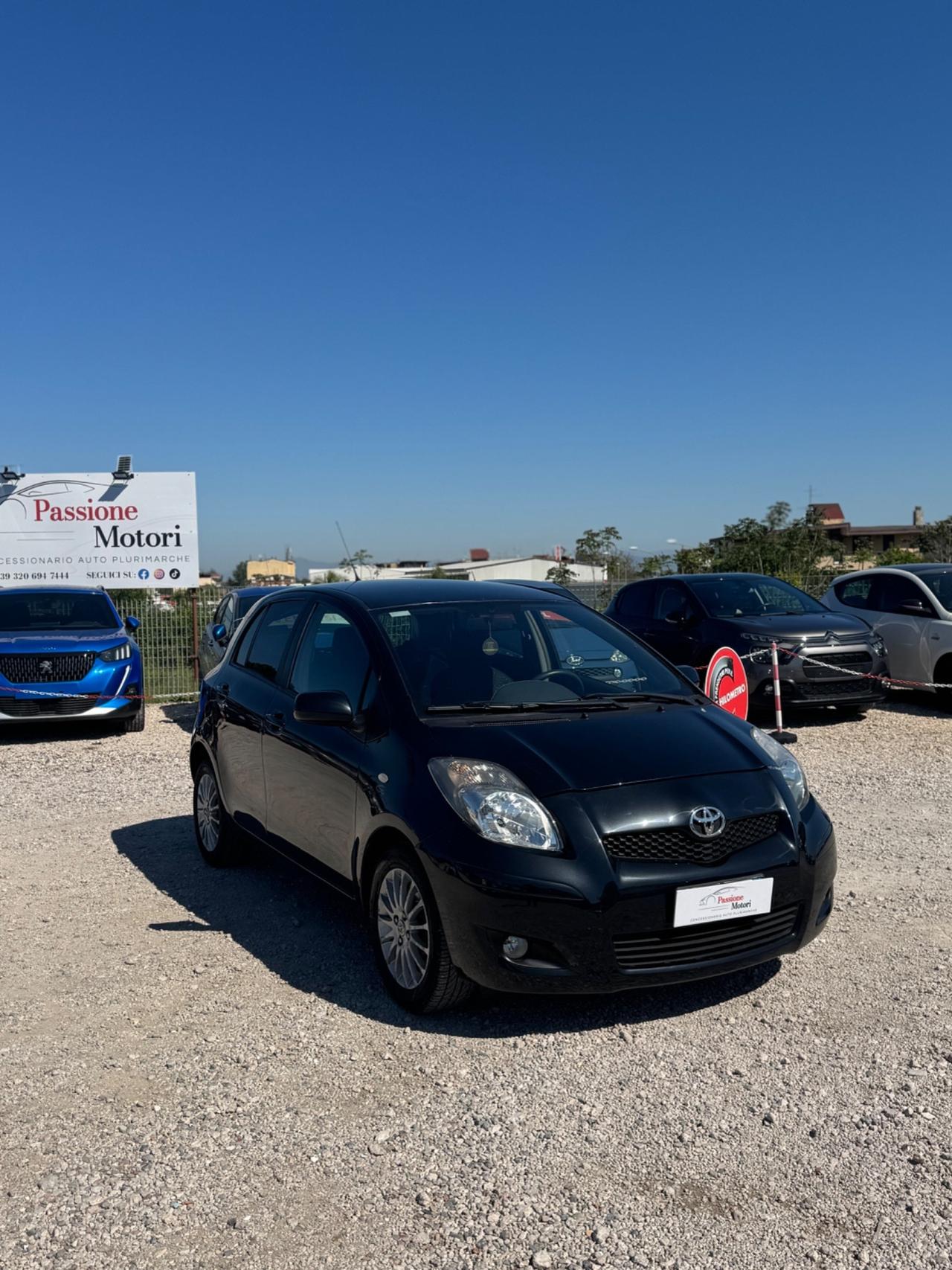 Toyota Yaris 1.0 5 porte Luxury pack automatica