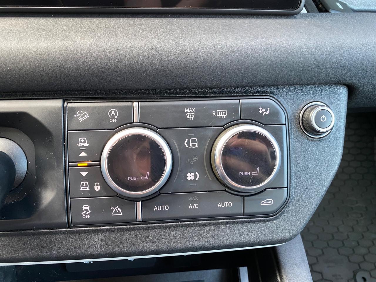 Land Rover Defender 110 2.0 SD4 AWD Auto 7 POSTI