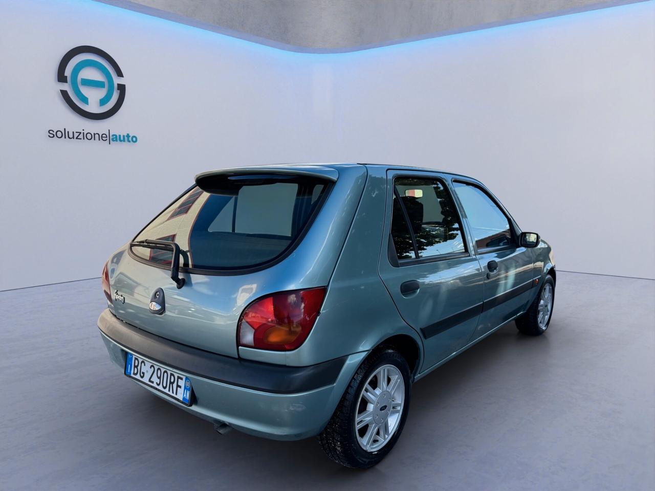 Ford Fiesta 1.2i 16V cat 5 porte Ghia