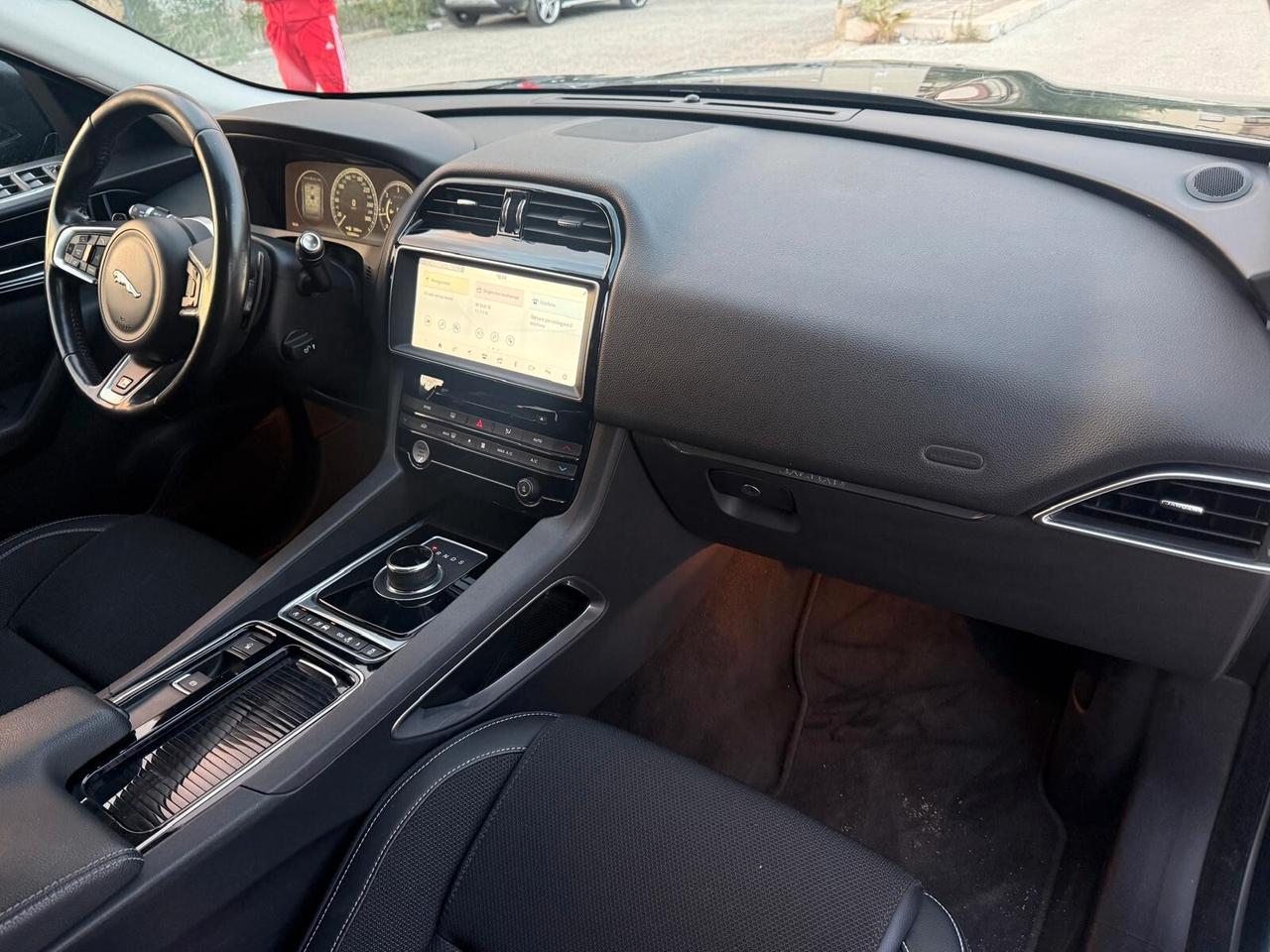 Jaguar F-Pace 2.0 D 180 CV AWD R-Sport