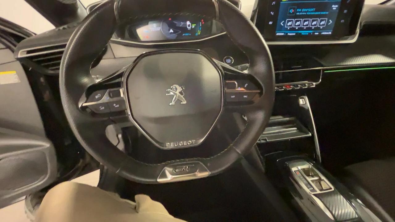 Peugeot 208 motore elettrico 136 CV 5 porte GT