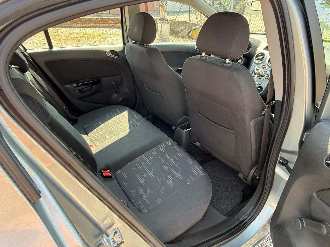 Opel Corsa 1.2 5 porte Cosmo