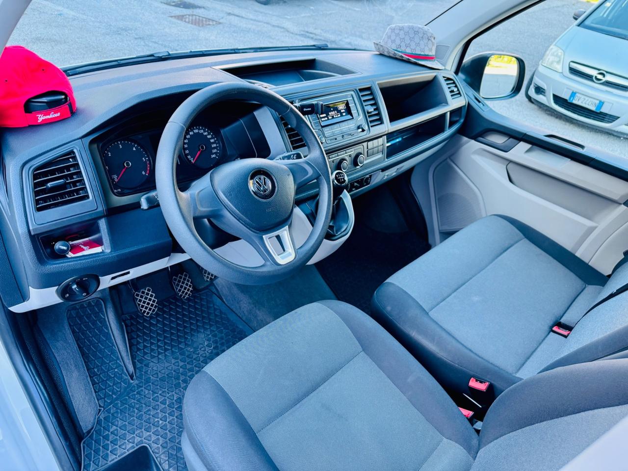 Volkswagen Transporter 2.0 TDI Van 6 Posti