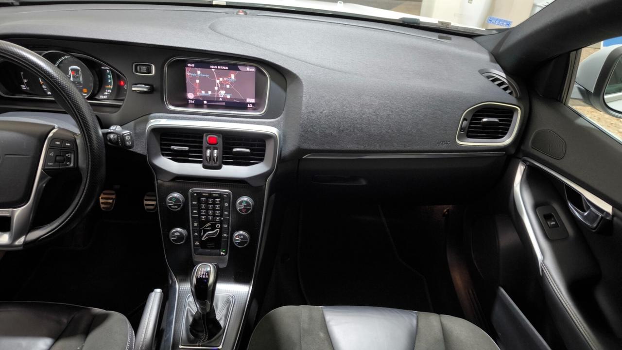 Volvo V40 D2 R-design