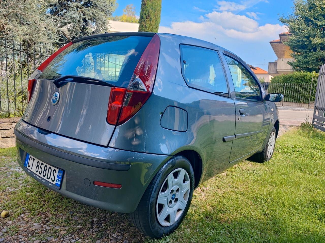 Fiat Punto 1.2 3 porte neopatentati 110 Milà