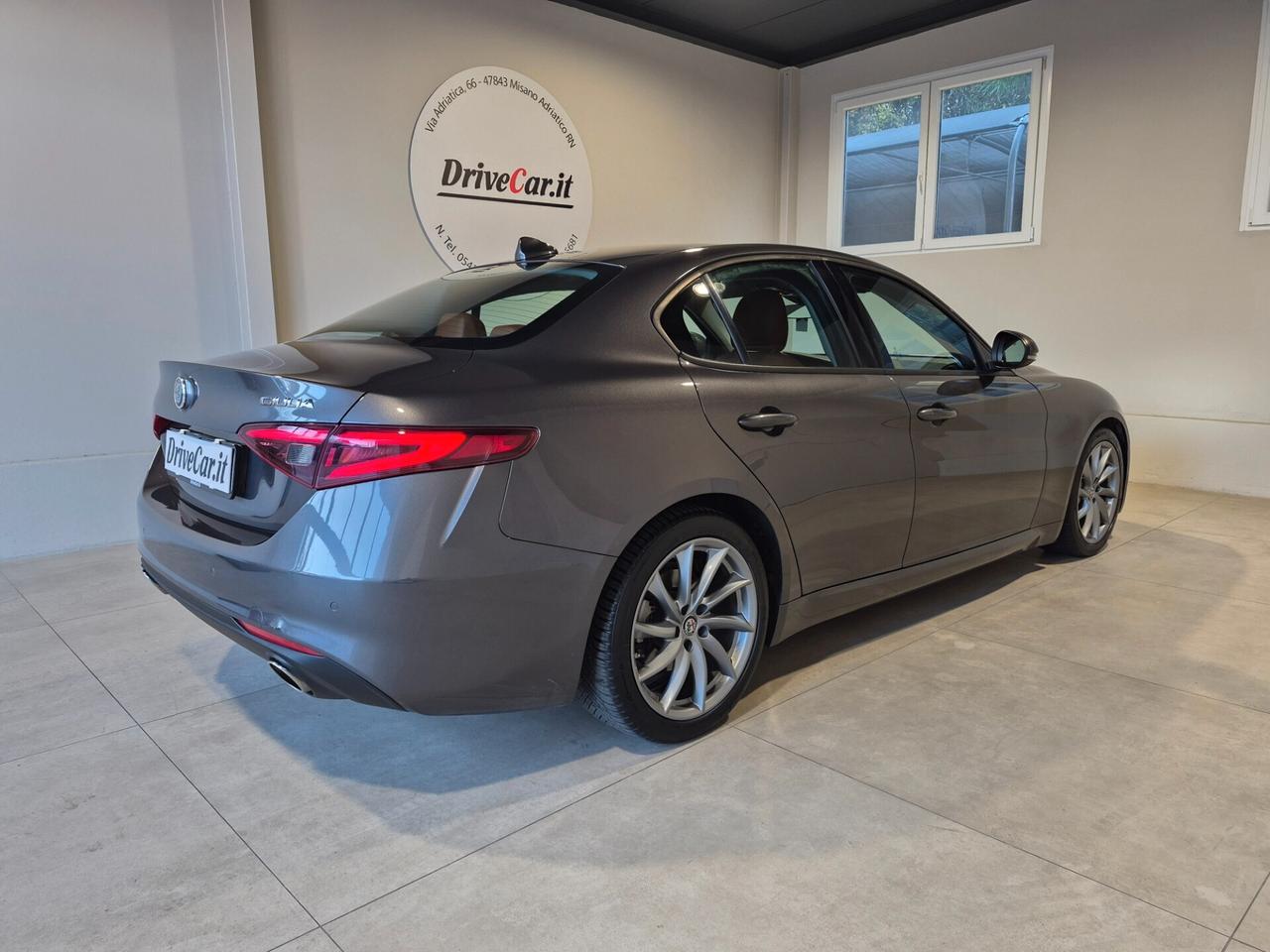 Alfa Romeo Giulia SUPER 2.2 JTDM (DIESEL) AT8 BLUETOOTH NAVI LED