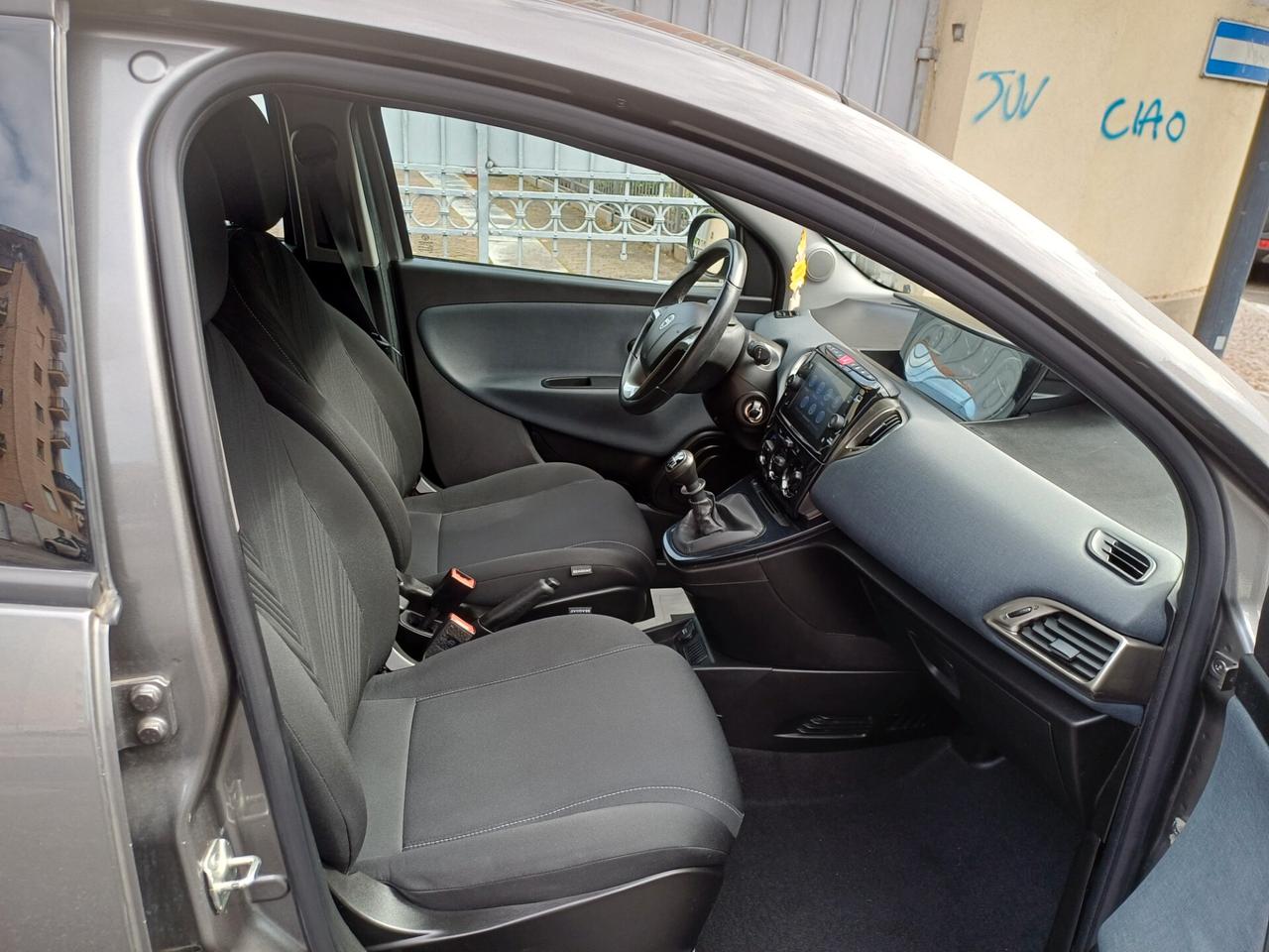 Lancia Ypsilon 1.0 FireFly 5 porte S&S Hybrid Gold