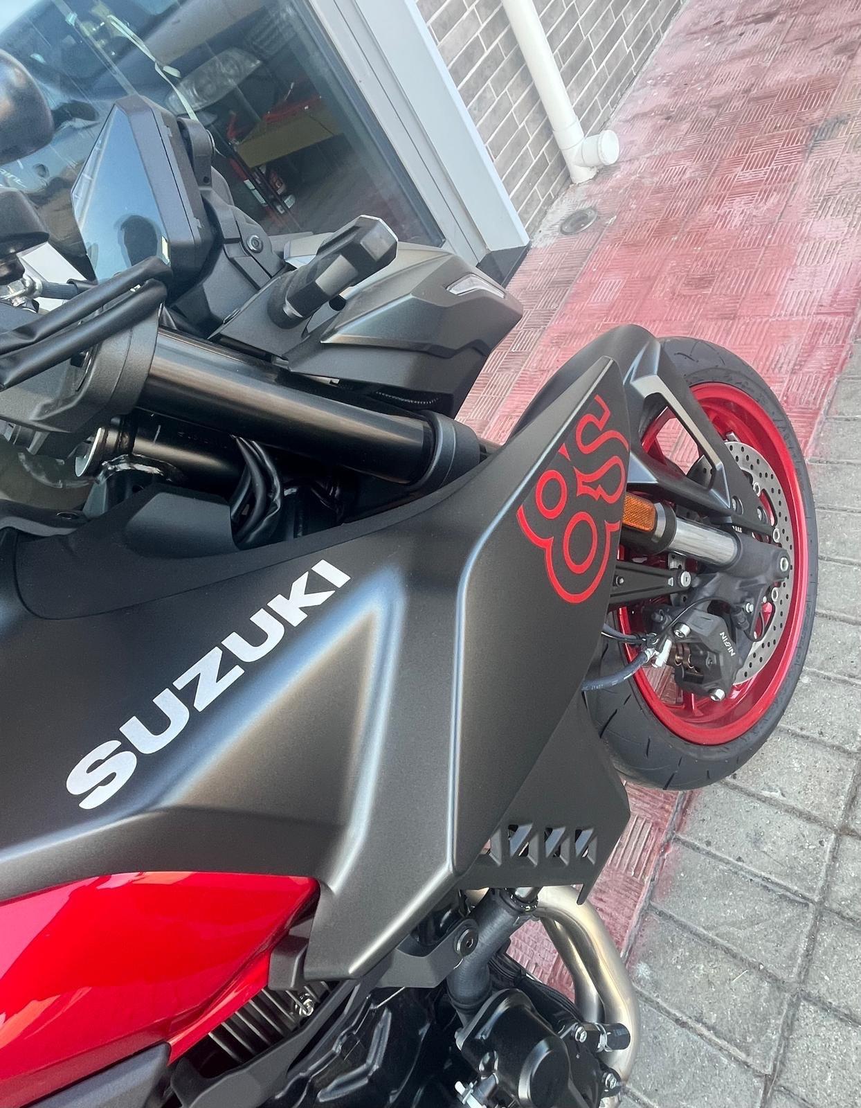 Suzuki GSX-8S