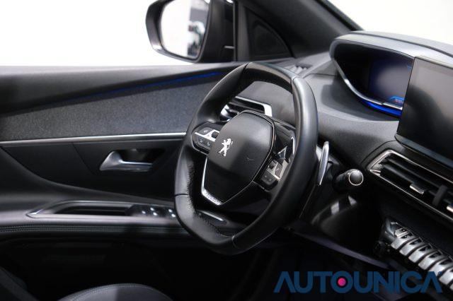 PEUGEOT 3008 HYBRID4 300 E-EAT8 ALLURE PACK