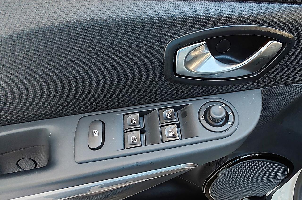 Renault Clio TCe 12V 90CV 5 porte Costume National