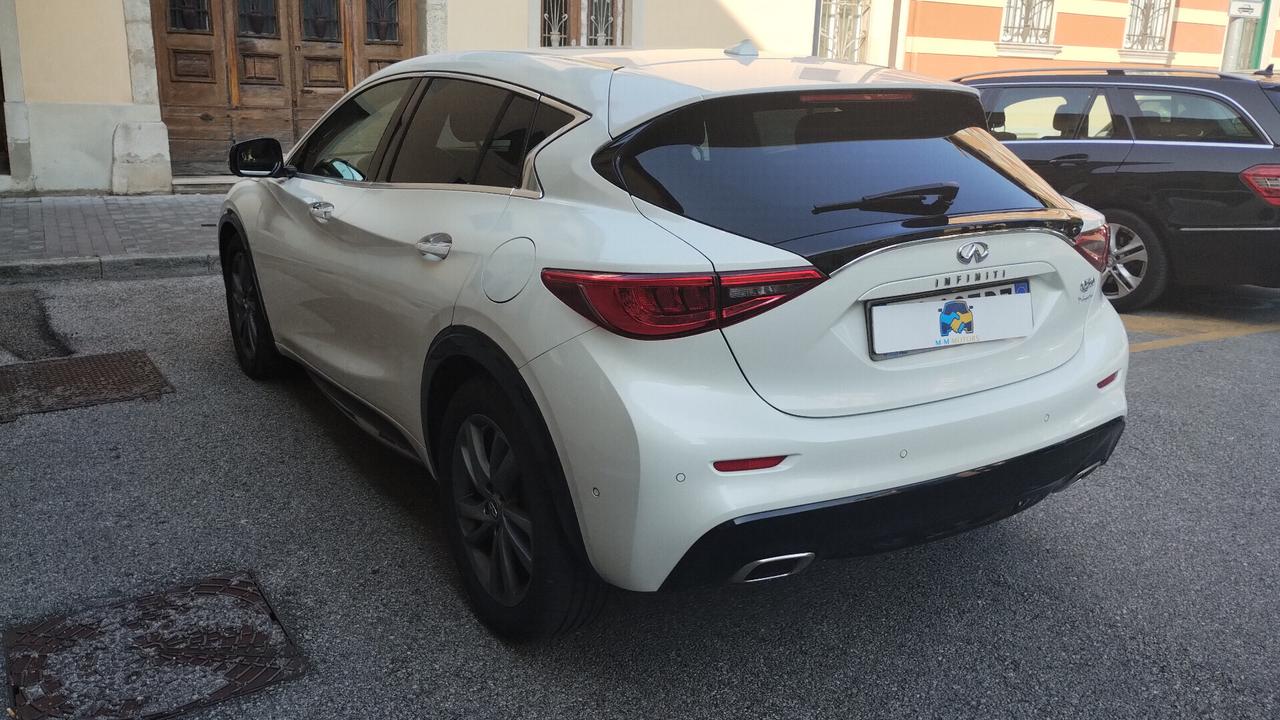 Infiniti Q30 1.5 diesel Premium