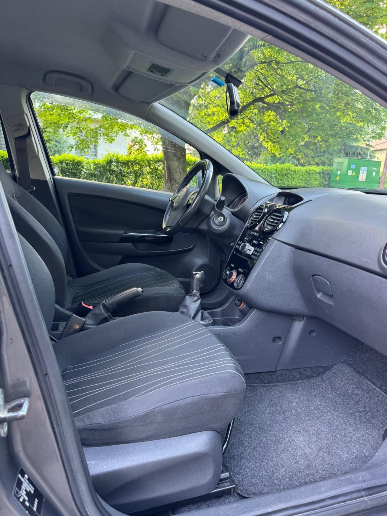 Opel Corsa 1.2 5 porte neopatentati euro5