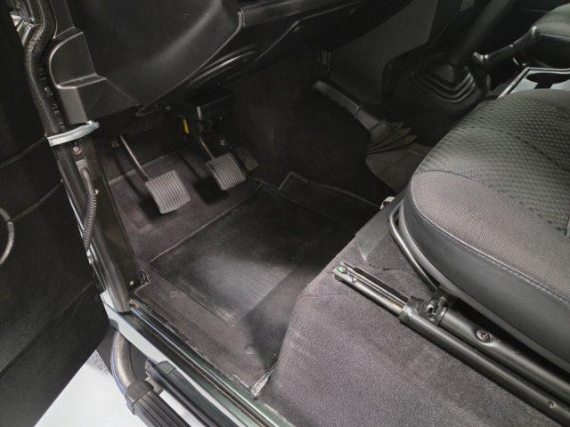 LAND ROVER Defender 110 2.4 TD4 7 POSTI AUTOVETTURA