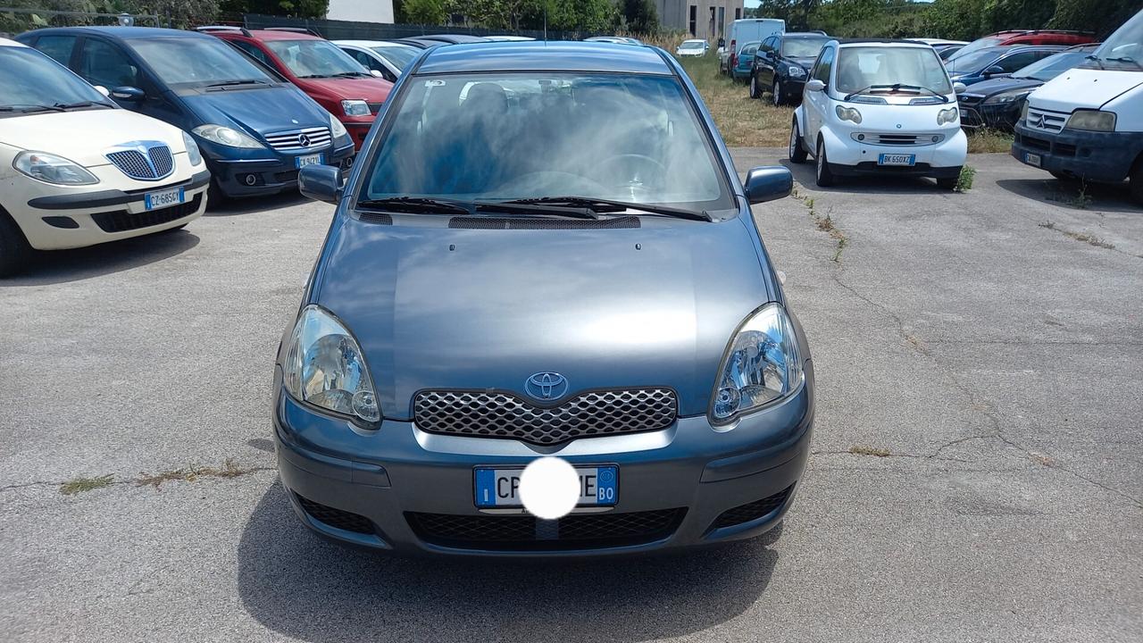 Toyota Yaris 1.0i 16v Cat 3porte - Neopatentati