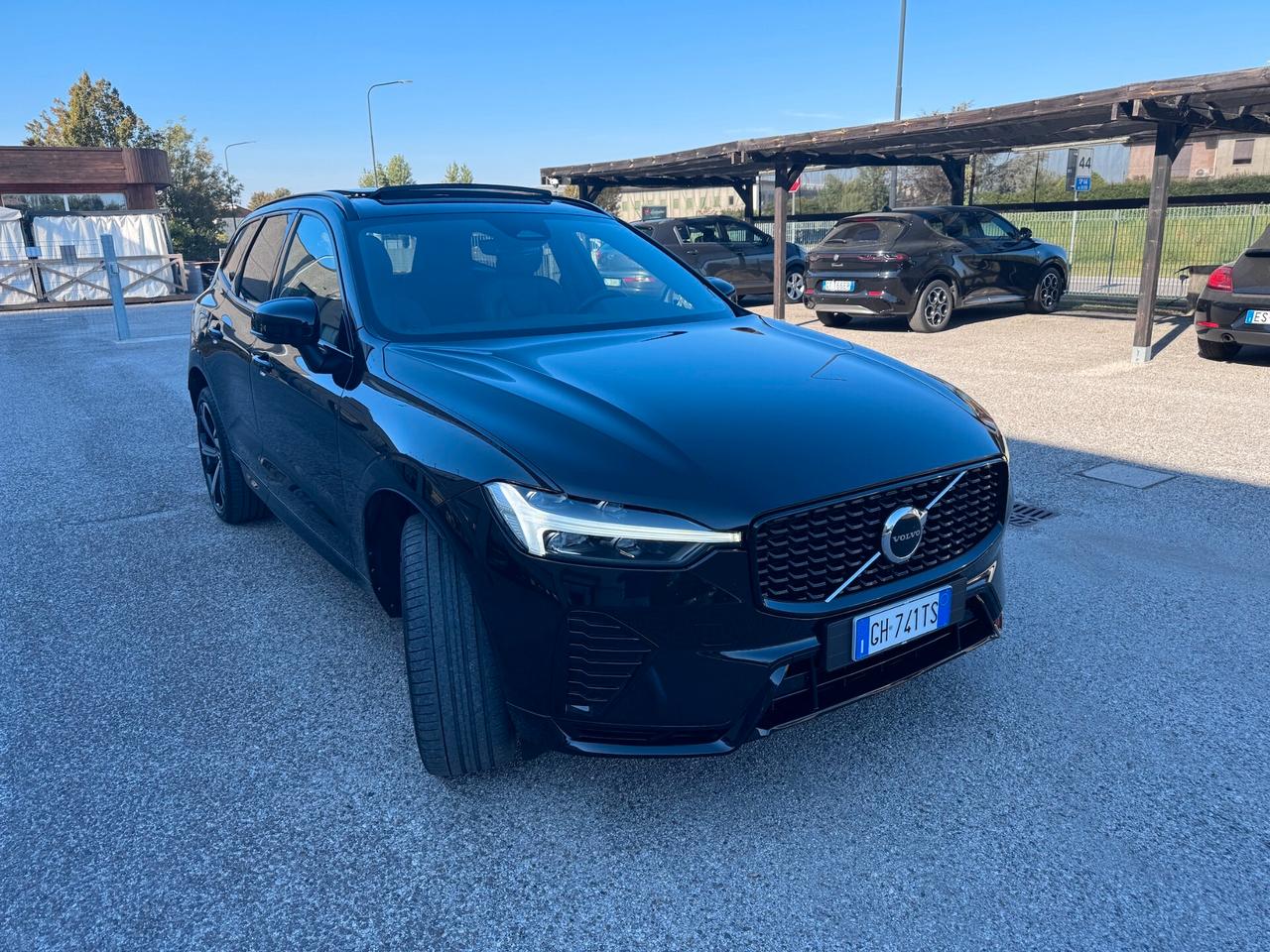 Volvo XC60 2.0 b4 R-design Ultimate Dark awd auto TETTO - AUTOCARRO - IVA ESPOSTA